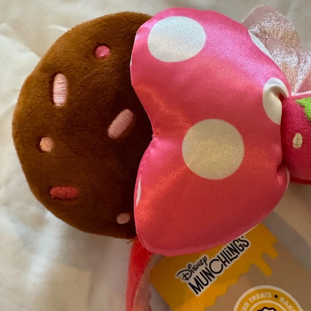 DISNEY MINNIE MOUSE STRAWBERRY MUNCHLINGS EARS - Picture 2 of 5